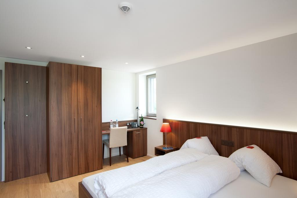 Seehotel Delphin Meisterschwanden Ruang foto