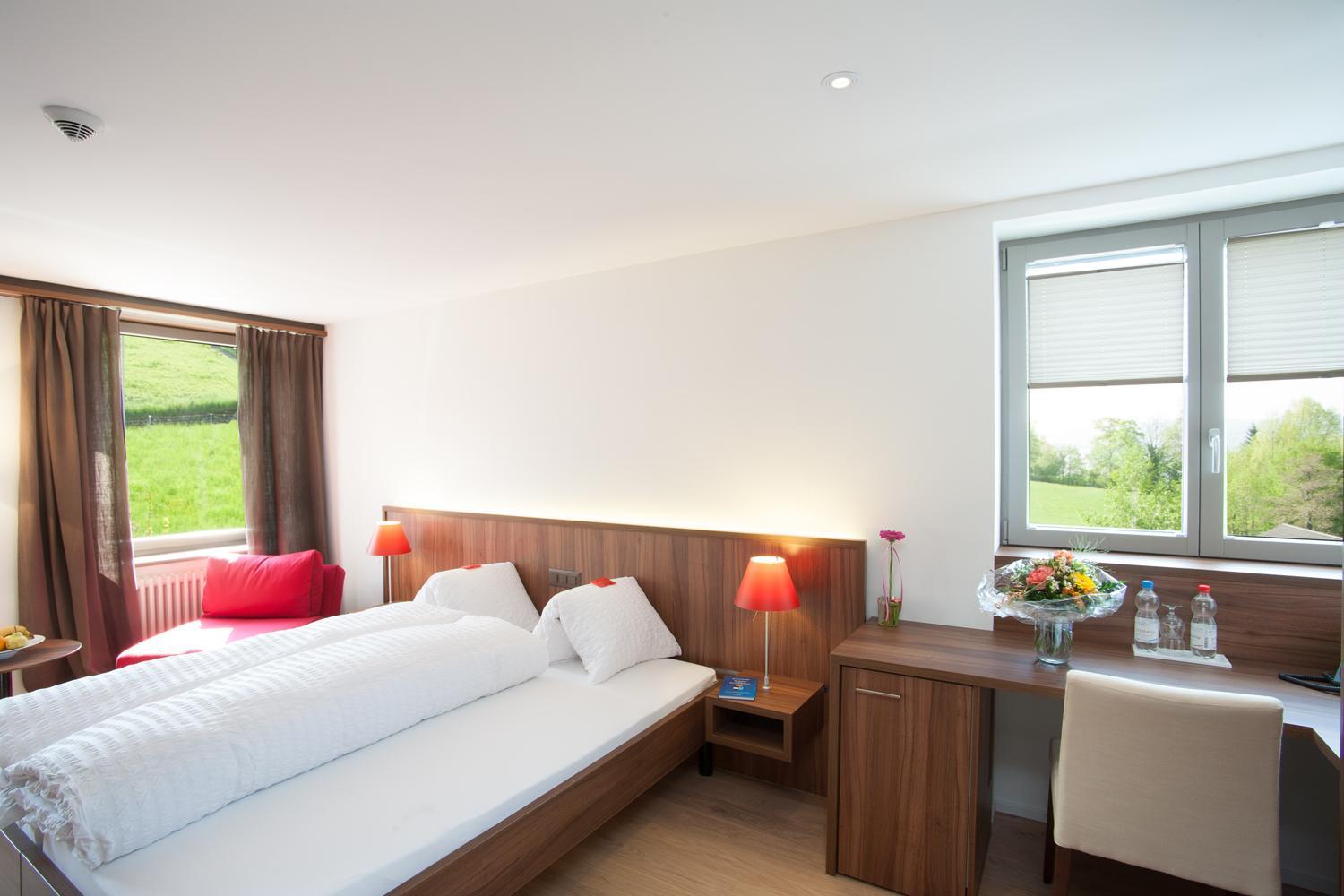 Seehotel Delphin Meisterschwanden Bagian luar foto