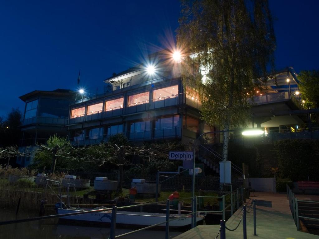 Seehotel Delphin Meisterschwanden Bagian luar foto