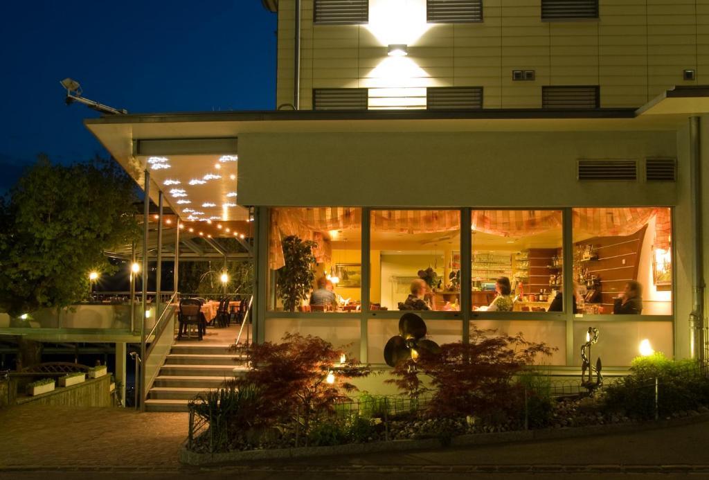 Seehotel Delphin Meisterschwanden Bagian luar foto