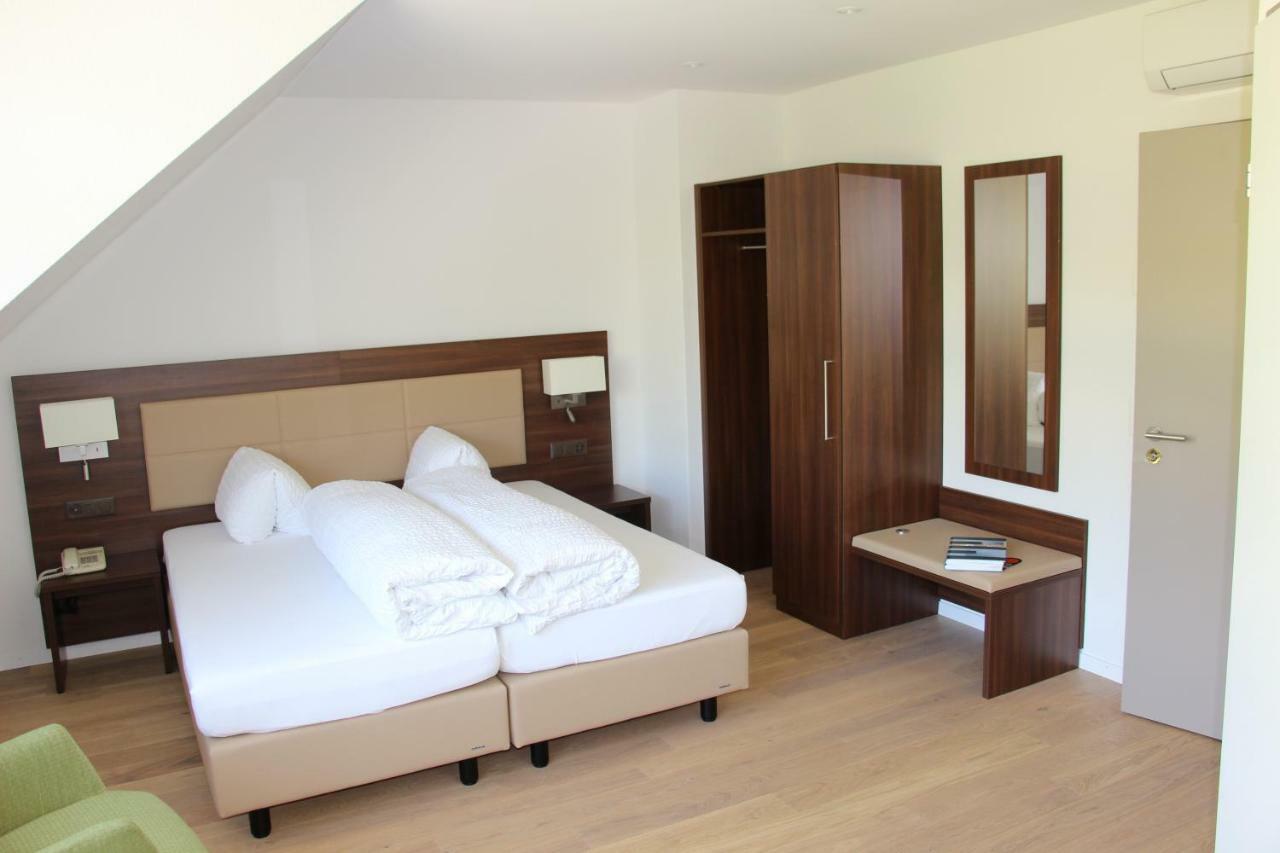 Seehotel Delphin Meisterschwanden Bagian luar foto