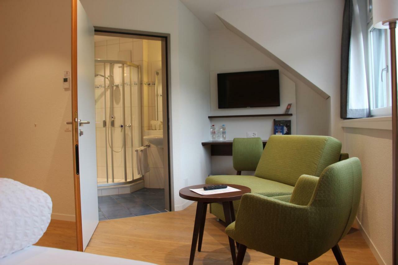 Seehotel Delphin Meisterschwanden Bagian luar foto